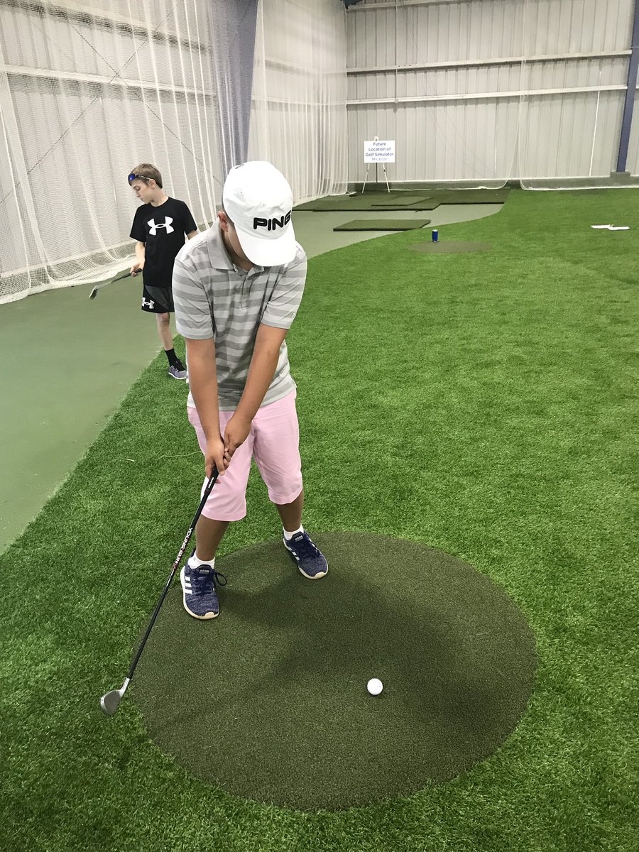 BlueTornadoGolf's tweet image. 1st McCallie Golf Camp of the season! Short game practice at the Indoor Golf Facility. #ShortGameMagic @McCallieSummer @McCallieSports