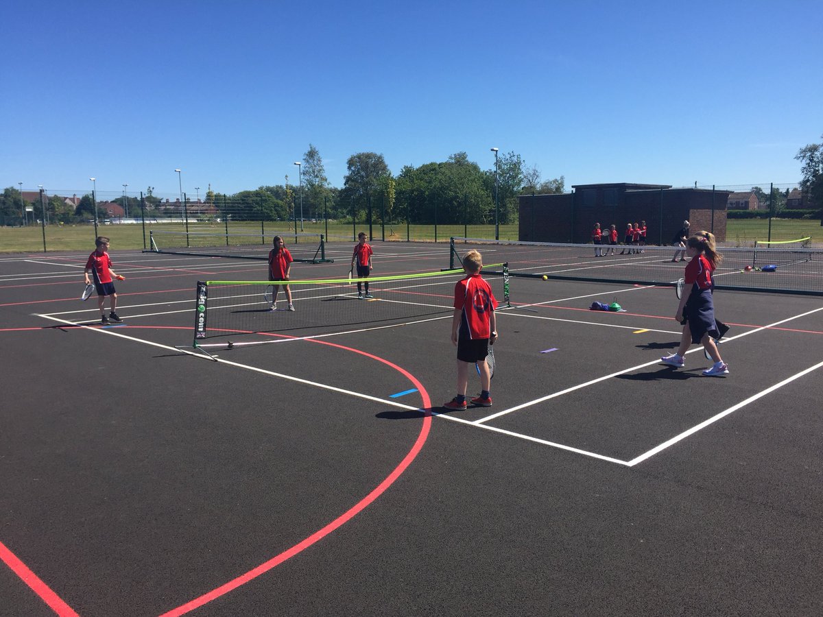 MarcJarvis7's tweet photo. A big thank you to the NTyneside PE team for delivering a day of tennis today. @NorthTynesidePE @bentondeneprim @Year4_BDP https://t.co/lv8ro92L9J