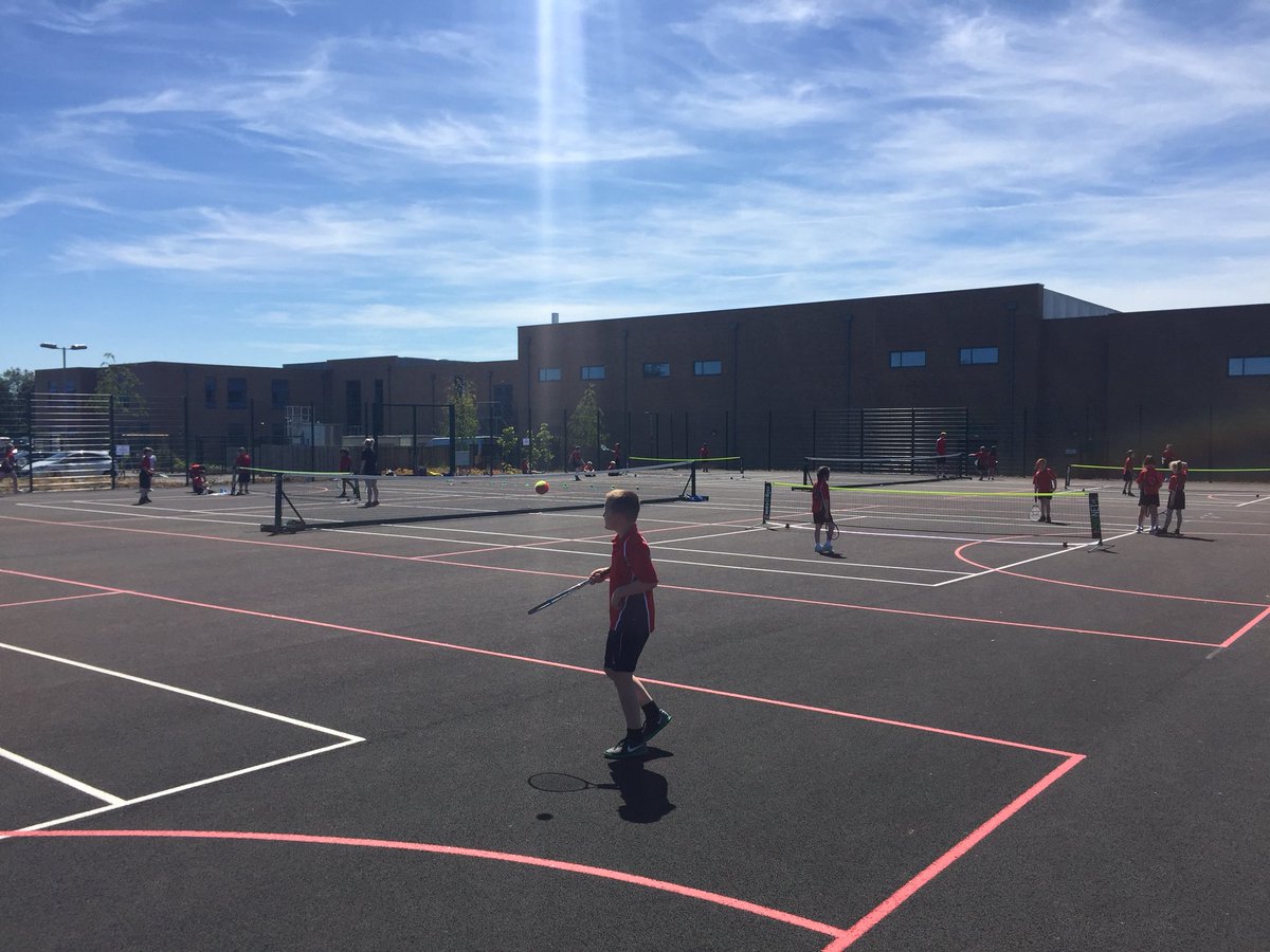 MarcJarvis7's tweet photo. A big thank you to the NTyneside PE team for delivering a day of tennis today. @NorthTynesidePE @bentondeneprim @Year4_BDP https://t.co/lv8ro92L9J