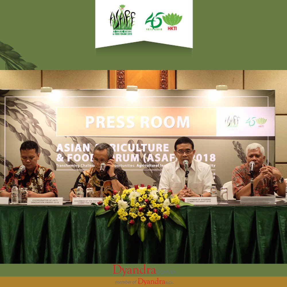 asaffhkti's tweet photo. Konferensi pers HKTI yang akan menyelenggarakan Asian Agriculture and Food Forum 2018 di Jakarta Convention Centre pada 28-30 Juni 2018.#asaff2018 #hkti
#majupertanian #lumbungpangandunia #AsainAgriculture #FoodForum #KetahananPangan #FoodSecurity #HKTI https://t.co/oytISoR2r3