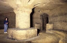 ScarboroughWeb's tweet photo. Nottingham was originally known as Tiggua Cobaucc, meaning ‘Place of Caves’ and has more man-made caves than anywhere else in the UK, many dating back to medieval times.  #NottsFact https://t.co/2yLwZqz2Tx