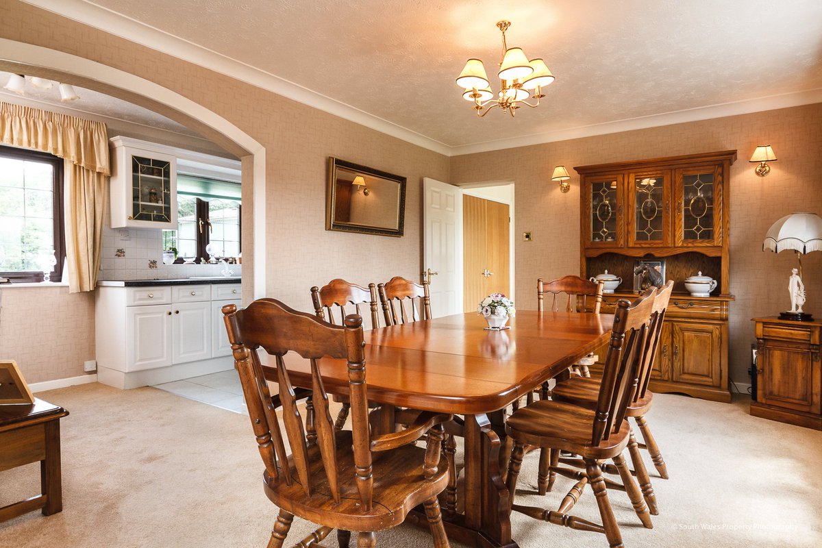 WattsandMorgan's tweet photo. Calling all #equestrians!
New to the market, this beautifully maintained smallholding. 
A 5 bed property inclusive of self contained annexe, 4.5 acres, stables, outbuildings and a manége. Situated in Pencoed, Bridgend. 

More details on our website; https://t.co/MEumaRG5Xi https://t.co/rgm6XjSSmn