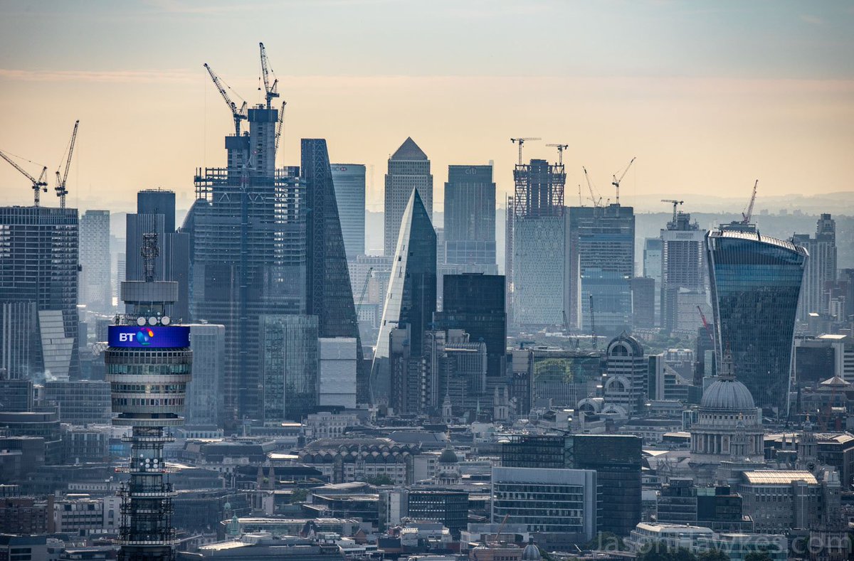 jasonhawkesphot's tweet photo. Left to right. #Construction in #London ( missed any ?)
#100Bishopsgate
#BTTower
#Tower42
@Twentytwolondon
@CheesegraterLdn
#HSBCBuilding / @HSBC_UK
#CanadaTower / @CanaryWharfGrp
@ScalpelLondon
#CitiTower
#NewfoundlandTower
#landmarkpinnacle
#20FenchurchSt / @LandsecGroup https://t.co/qBR3kZARU2