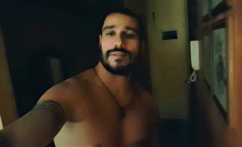 JoelSepelJOELSE's tweet photo. #Sicilian🇮🇹 #strongboy #afteratraining #afterthetraining #JOELSEPEL #JOELESEPEL #JoelSe #singer #frontman #performer #singermusician #musiciansinger #composermusician #rockeroitaliano🎤 #manwithabigcock #whiteteeth #bestperformer🎸 #CRUMBLENOT #WHITEMOUTH #BLINDINGSMILE #ROCKER https://t.co/Ohc3KdC9CT