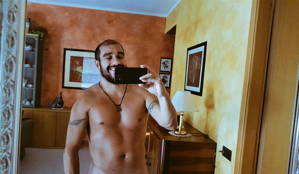 JoelSepelJOELSE's tweet photo. #Sicilian🇮🇹 #strongboy #afteratraining #afterthetraining #JOELSEPEL #JOELESEPEL #JoelSe #singer #frontman #performer #singermusician #musiciansinger #composermusician #rockeroitaliano🎤 #manwithabigcock #whiteteeth #bestperformer🎸 #CRUMBLENOT #WHITEMOUTH #BLINDINGSMILE #ROCKER https://t.co/Ohc3KdC9CT
