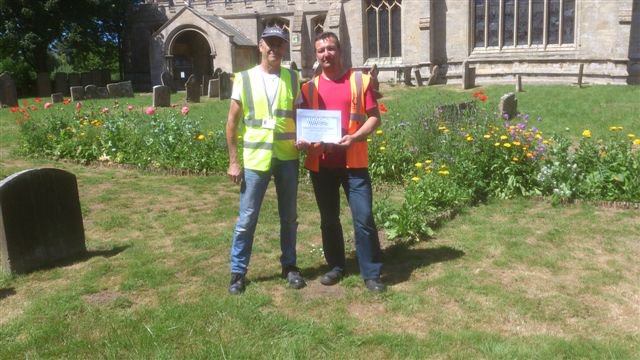 Service user Vasile completes 150hrs with @HLNYpayback receives a certificate of appreciation from Peer Mentor Tony, picture taken in front of our wildflower cross at @AlgarkirkChurch which is blooming in the sunshine. #positiveprobation #paybackworks Fact.