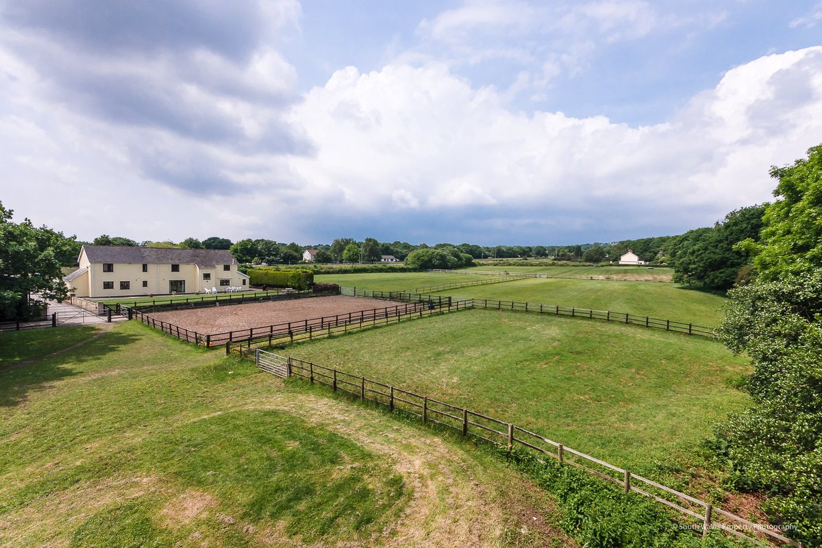 WattsandMorgan's tweet photo. Calling all #equestrians!
New to the market, this beautifully maintained smallholding. 
A 5 bed property inclusive of self contained annexe, 4.5 acres, stables, outbuildings and a manége. Situated in Pencoed, Bridgend. 

More details on our website; https://t.co/MEumaRG5Xi https://t.co/rgm6XjSSmn