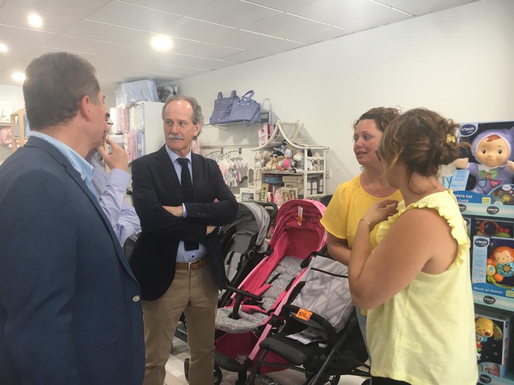 comerciofraga's tweet photo. Las autoridades autonómicas y locales de @GobAragon y @FragaAyto han realizado una visita a #FrancoModa y #DulceBebeCambalacheFraga, pertenecientes a la Asociación de Empresarios de Comercio y Servicios de Fraga y Comarca. ¡Muy agradecidos por la visita! #semanadelcomerciofraga https://t.co/SbGE6QAAxa