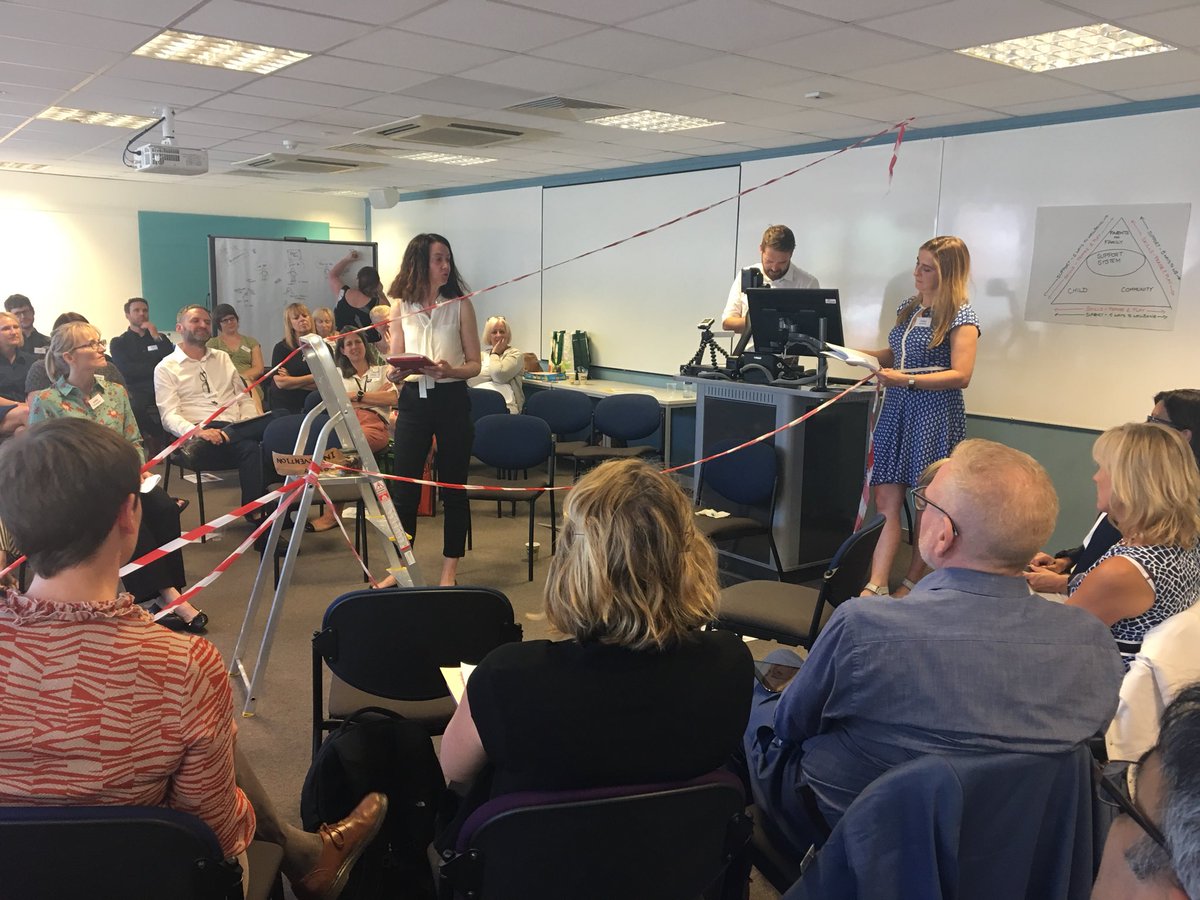 emilyhopkinson1's tweet photo. Brilliant presentation by group 4 #SLLE2018. Exploring our living diagram and showing how a shift left of resources can help our city thrive. https://t.co/qmIRoGOzKi
