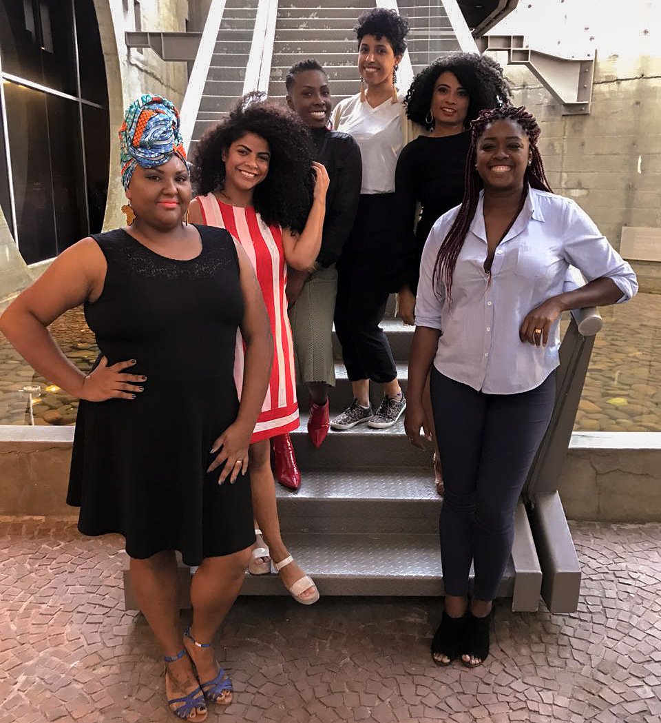 marfimrosablog's tweet photo. Sempre bom estar entre mulheres empreendedoras, inteligentes, dinâmicas e belas.
#BlogueiraNegra #afroconsumo
#blogueiracrespa #invasaodaspretas https://t.co/DNl0dziuxT