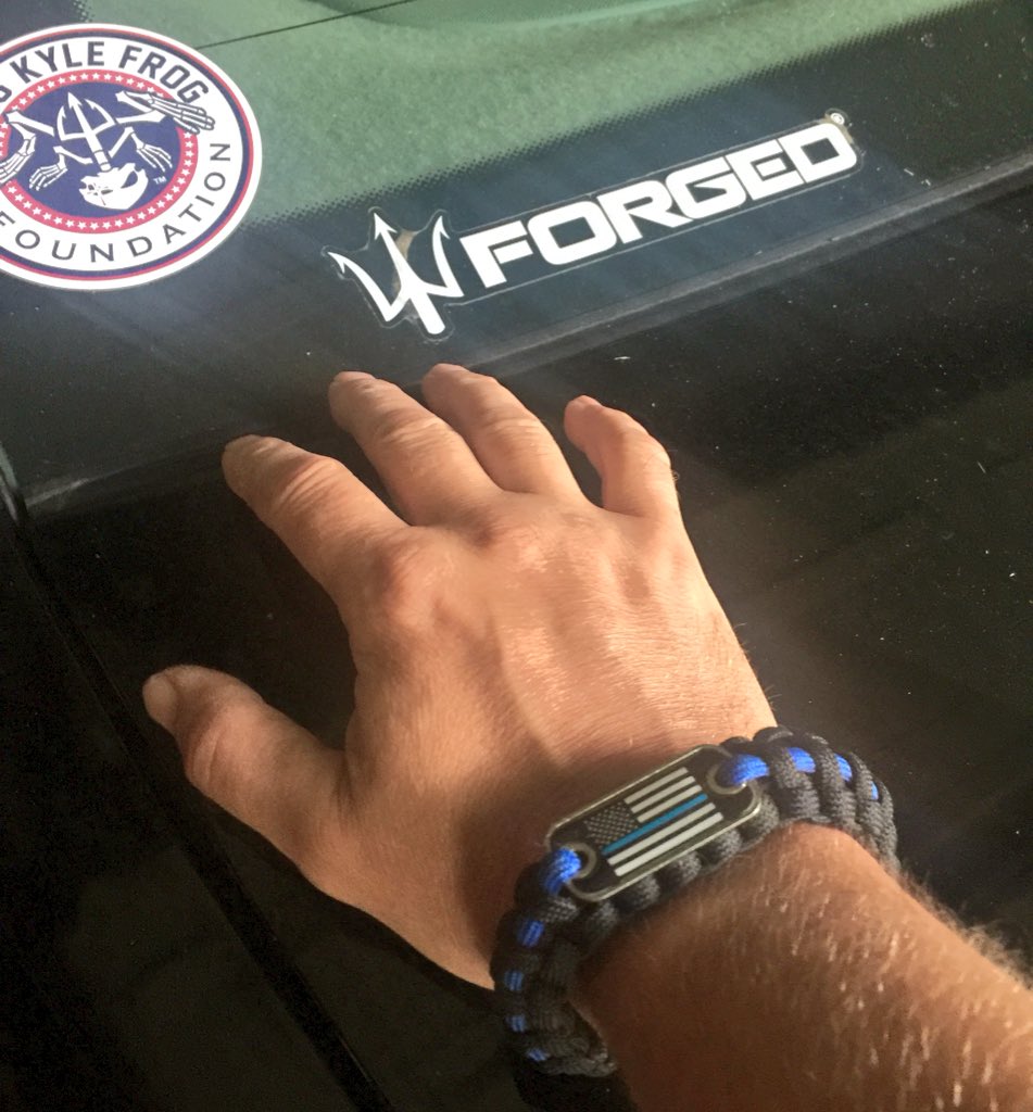 andrewdecker593's tweet photo. It's Monday!
#BackTheBlue #WearBlueMonday https://t.co/ivFBDrJ3LB