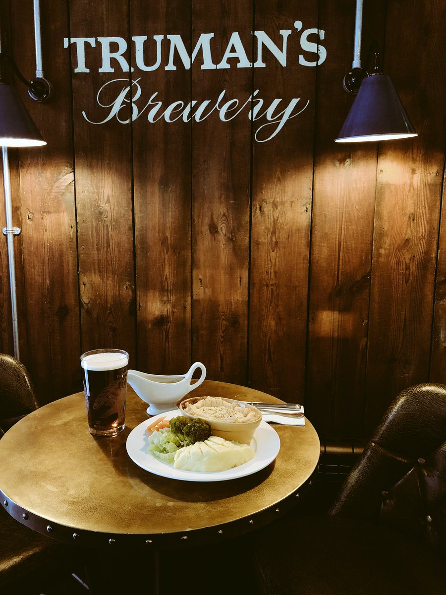 NewmanArms's tweet photo. Come and try our homemade pies for just £6.50 / Monday to Wednesday lunch special limited https://t.co/YiCFCKA1lm