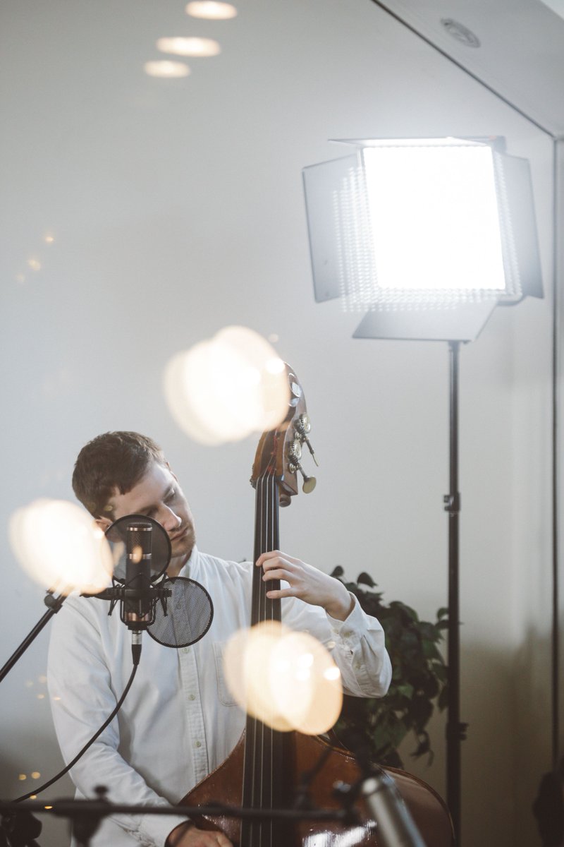 FairlightInc's tweet image. Double bass. Great fun to film, and even better to listen to. The #Coles4038 works like a dream picking up those subtle low-end tones with a velvety-smooth transience. @coleselectroaccoustics living up to their reputation.

#butterybiscuitbass #magnificentmics