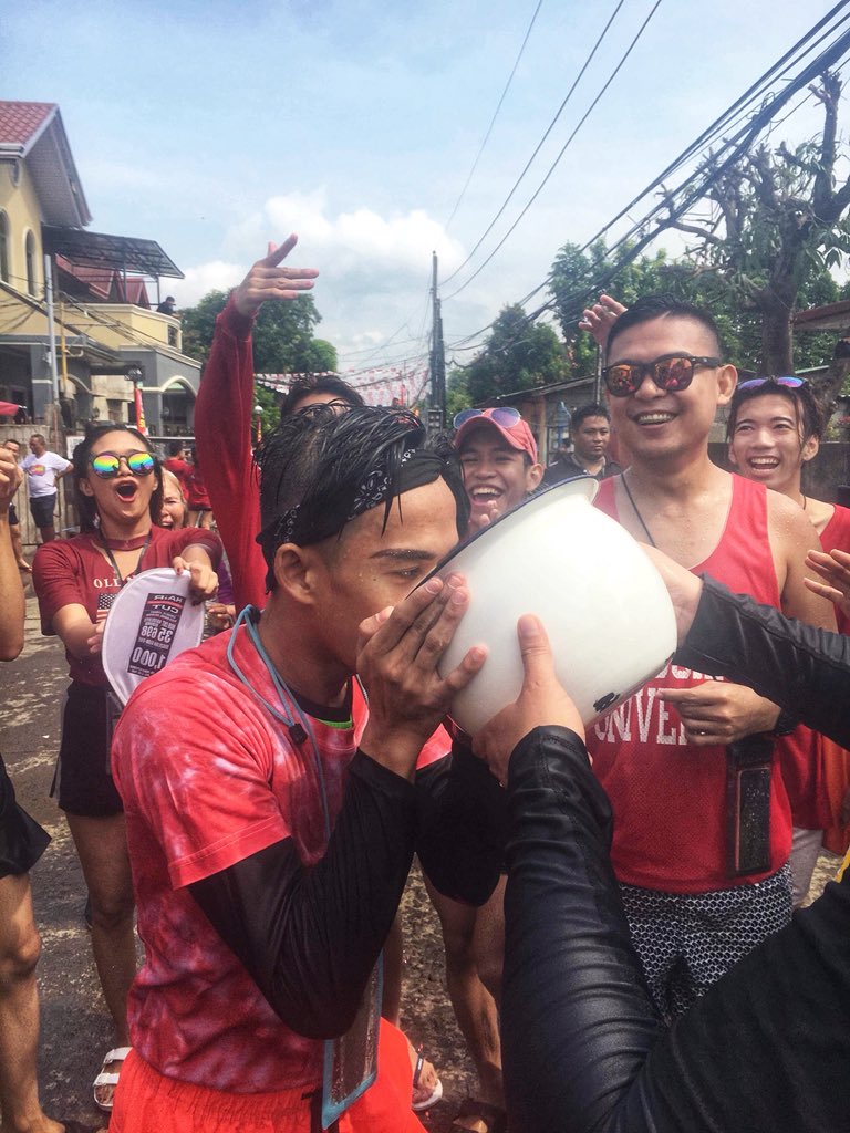 crlxchvz's tweet photo. NA-ITRY MO NA BANG UMINOM NG BEER SA ARINOLA? SARAP LASANG IHI CHAAAR! π
ONLY IN BALAYAN BATANGAS π€π»π¦
#ParadaNgLechon2018 #SanJuan2018 https://t.co/6wshqyAyuw