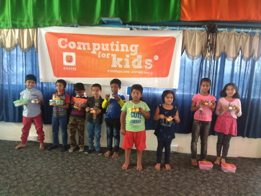 ParentEdge's tweet photo. #ParentEdge 'Discover Robotics' Workshop by KiddyPi Club  was a Grand Success!  #Robotics #Activity #Learning #Science #Technology #Engineering #Mathematics #BuildRobots https://t.co/v1Fr3QTJK5
