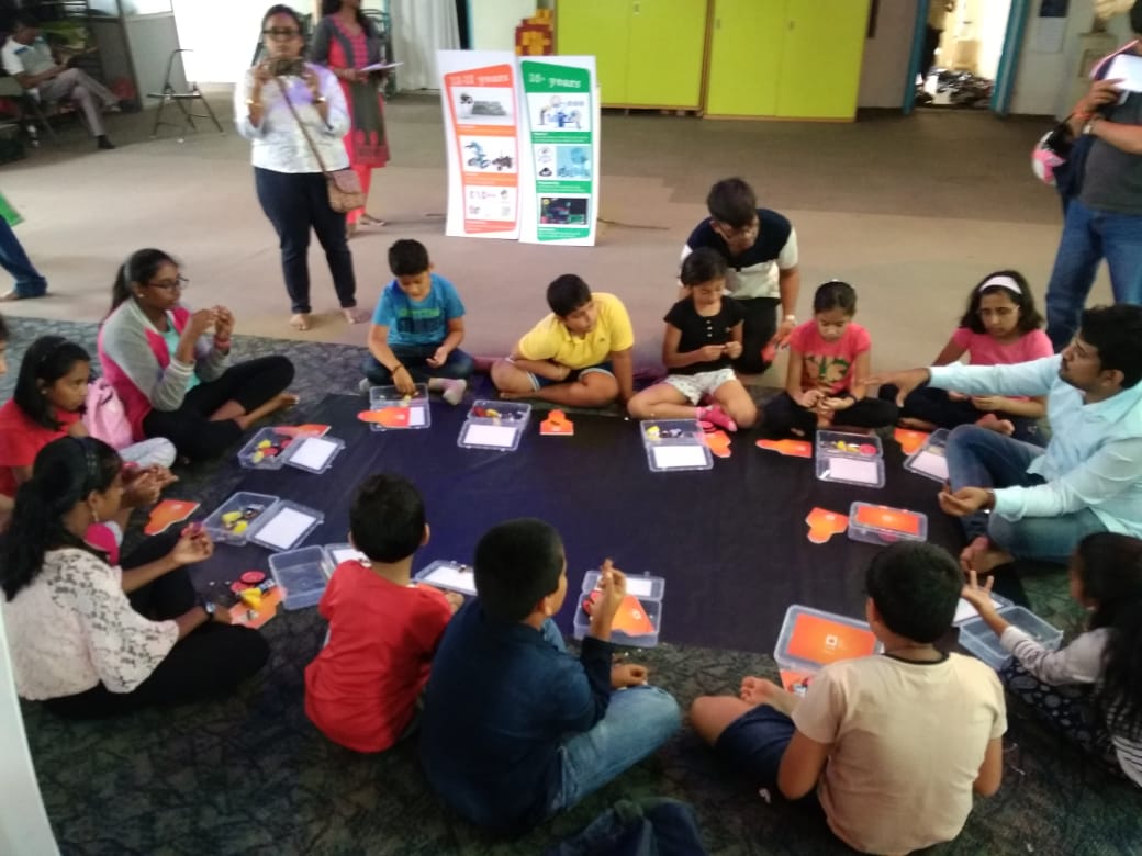 ParentEdge's tweet photo. #ParentEdge 'Discover Robotics' Workshop by KiddyPi Club  was a Grand Success!  #Robotics #Activity #Learning #Science #Technology #Engineering #Mathematics #BuildRobots https://t.co/v1Fr3QTJK5