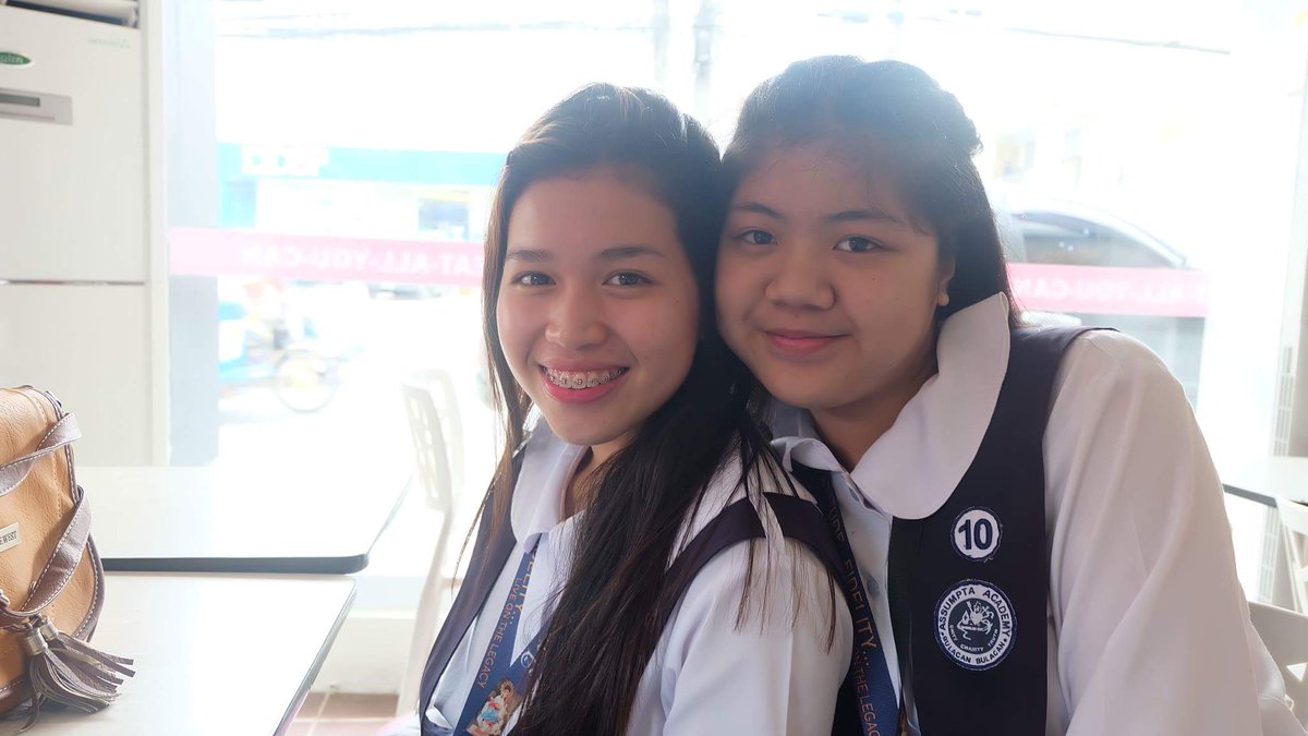 EleeeeeynR's tweet photo. happiest birthday my ajo!! 💜 no more dramas na alam mo naman na palagi lang akong nandito para sa'yo e, madami mang panahon na sinubok ang ating pagkakaibigan well akalain mo yon hanggang ngayon frenny pa din tayo 😅 stay thoughtful and caring majo! i love you triple big time 💚 https://t.co/WNpCa26YH4