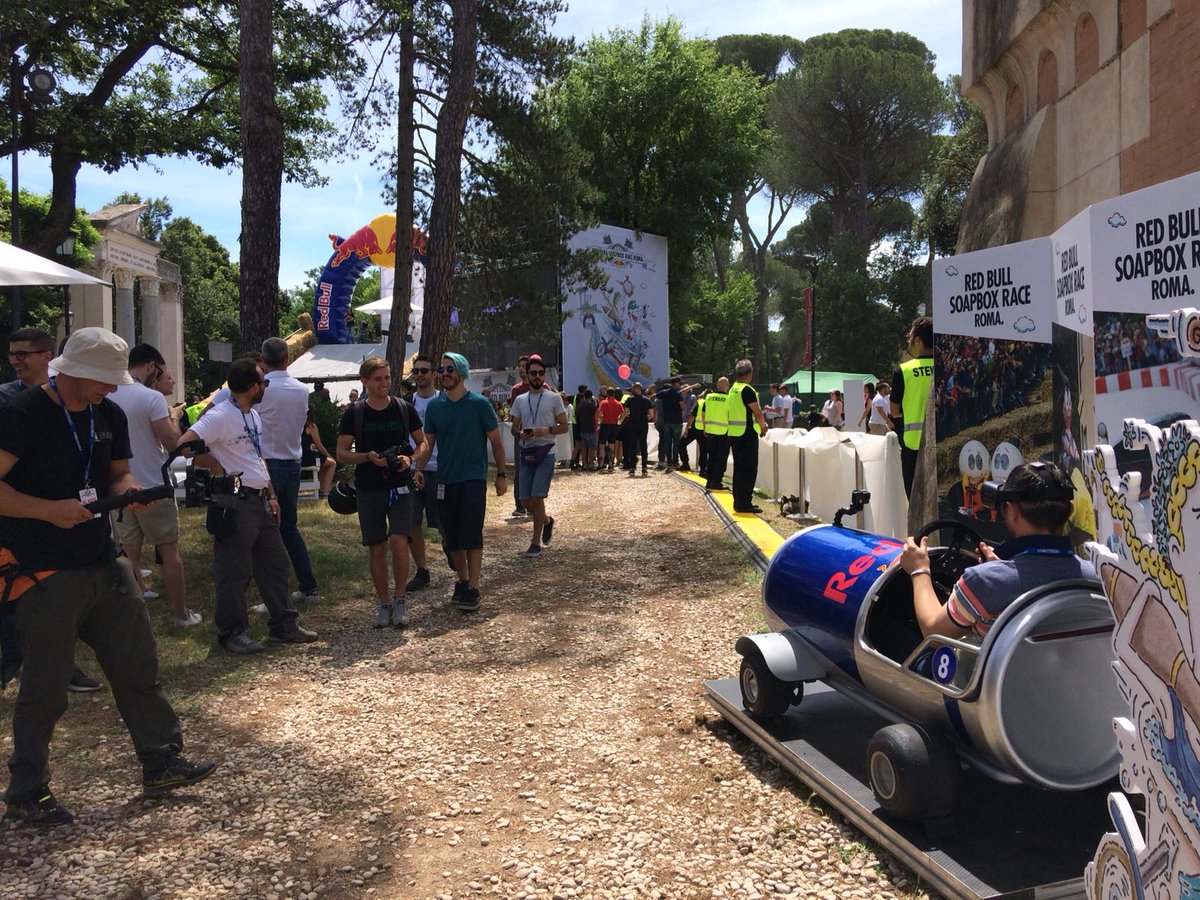 D_Lighthouse's tweet photo. #RedBull #SoapboxRace in #VR...anche qui c'è il nostro zampino! 
App sviluppata per @redbullITA + @SamsungItalia 💪.... ecco alcune immagini dell'evento di ieri 📸
#s9 #samsung #timetteleali #roma #vroma https://t.co/58VSJGLR0t