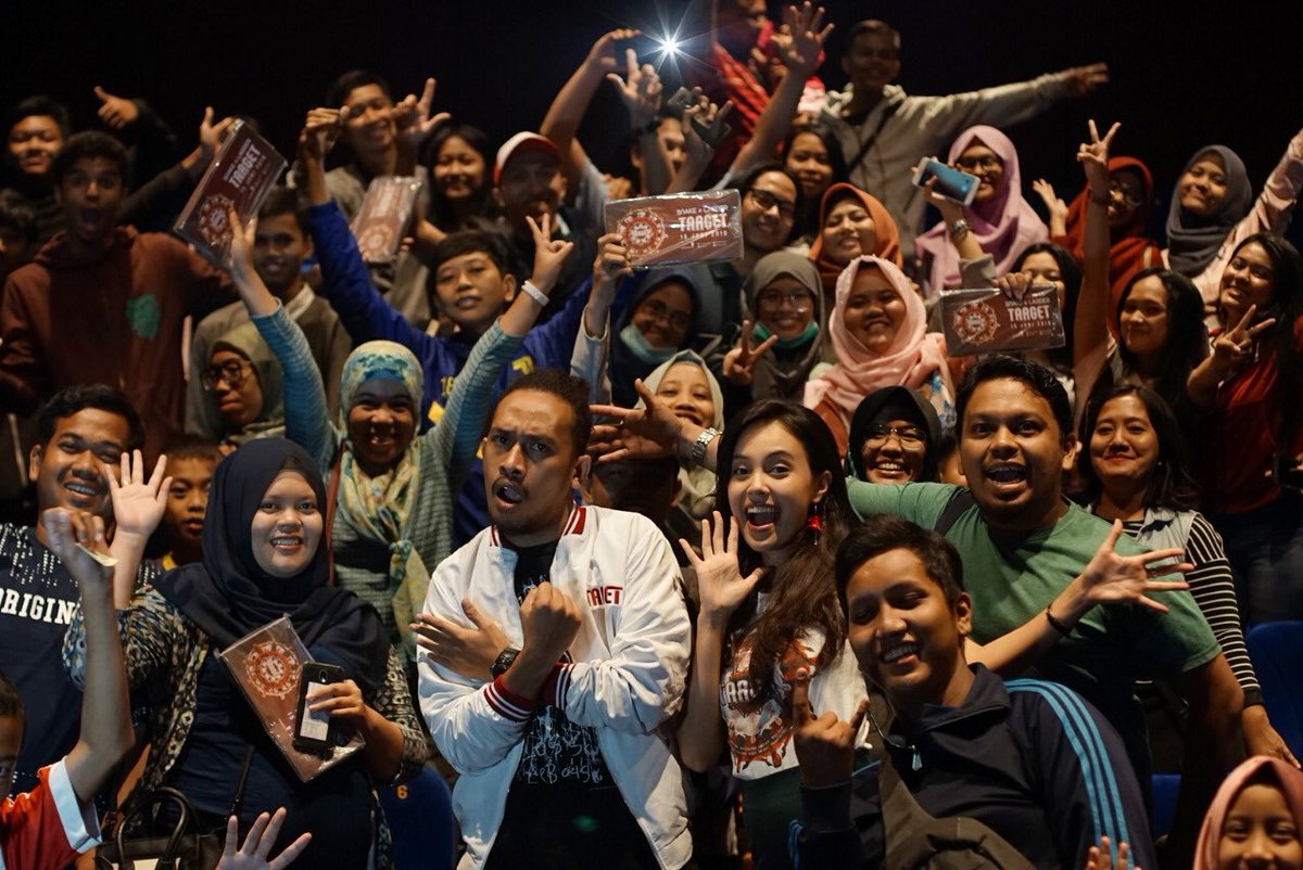 sorayafilms's tweet photo. JAKARTA kemarin sudah menjadi TARGET 🎯 Anggika &amp; Abdur di @cinema21City Plaza Jatinegara 🙌
-
Bioskop mana lagi yang akan jadi TARGET 🎯 para Cast berikutnya yaaa 🤔
.
.
#filmtarget #sedangtayang #nobartarget https://t.co/CYulS7mFHq