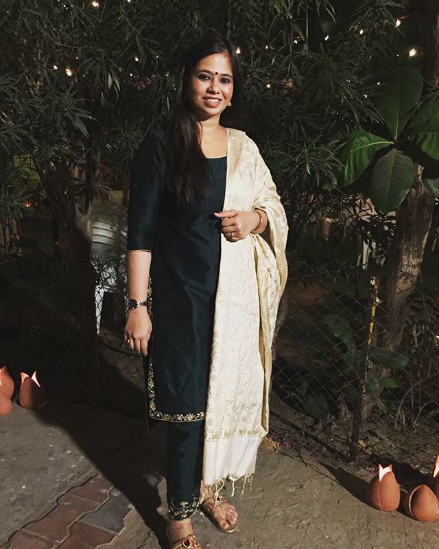 Sanvarii's tweet photo. Our client @mansimmehta looking lovely in this classic piece!! #fashion #Handcrafted #india #instafashion #Womenswear #indianfashion #clientdiaries #indianwedding #sanvarishah #ahmedabaddesigner #banarasidupatta https://t.co/gvkUsU9Ze2 https://t.co/wwPXE26CHY