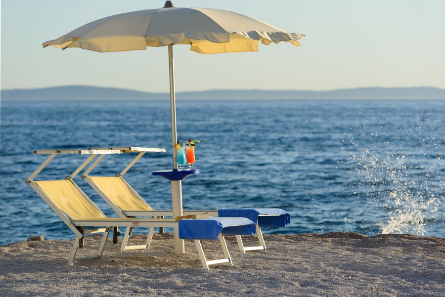 HotelSplit's tweet photo. We #sympathize with our dear #BRITs during this #heatwave and we offer you our #Lovely hotel with all needed facilites such as #rooftop #pool and as being #beachfronthotel we provide #refreshement any time!
#boutiquehotel #summer2018 #Croatia #sea #sun https://t.co/TnPuocMiQx