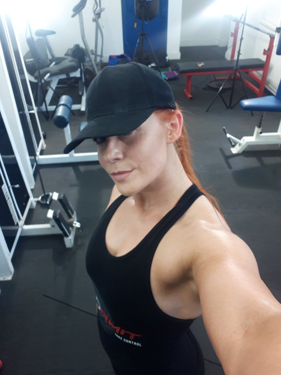 The STORMIT 8 week challenge is on it's way! 18 mins of hell and that's only workout 1😂💪🏼
#fitness #personaltrainer #MondayMotivaton #WeightLoss #personaltraining #diet #FitnessChallenge #stormit