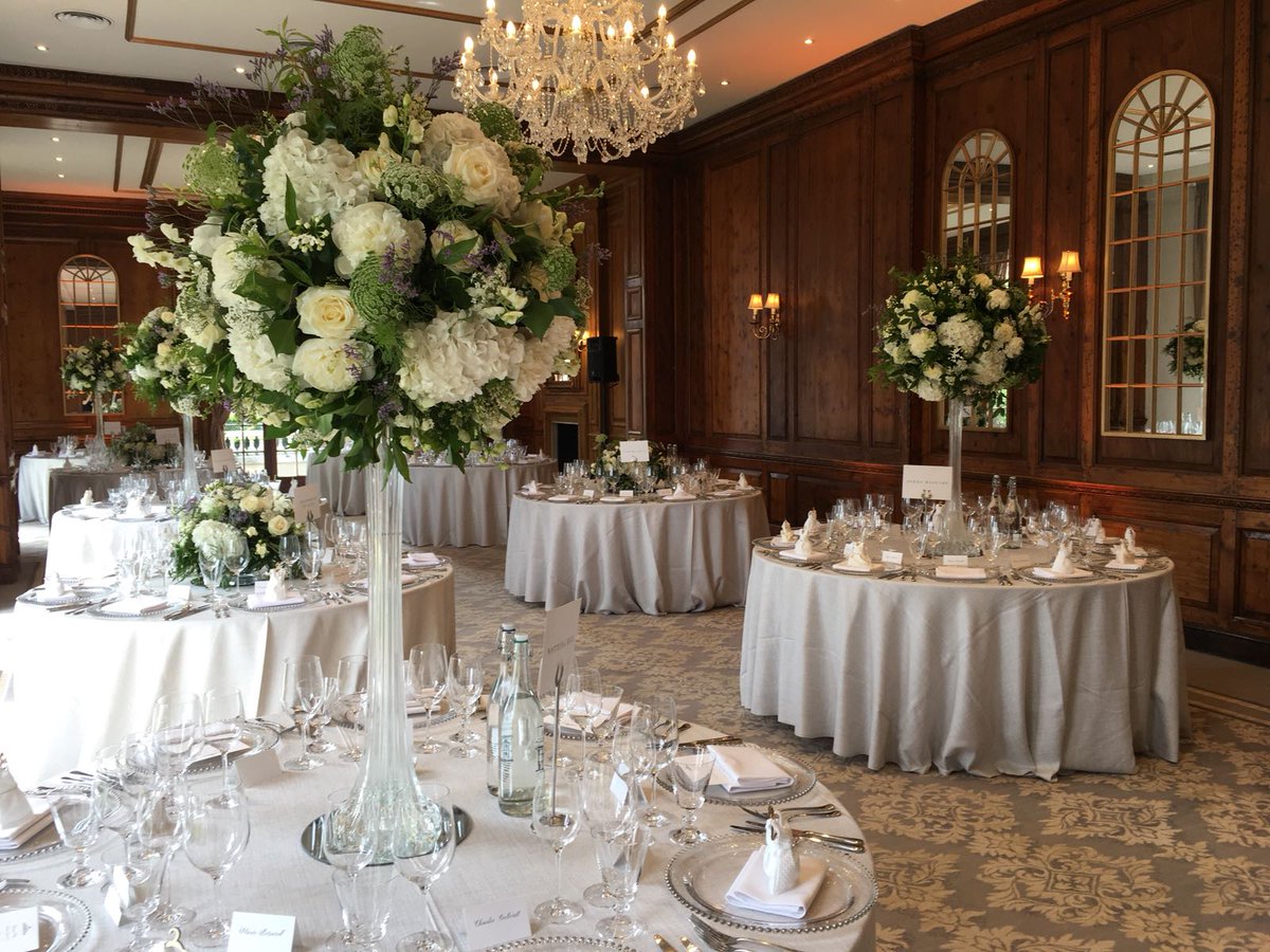 InWater_Flowers's tweet photo. Just a few shots of the amazing #festivalwedding we did @Hedsor over the weekend! This fabulous wedding spanned two days &amp; featured the most wonderful aisle display! Wishing Sophia &amp; Gilles a lifetime of happiness 🌺🥂 #weddingflowers #whitewedding #luxuryflowers #londonfloris https://t.co/fEcX9ZIzah