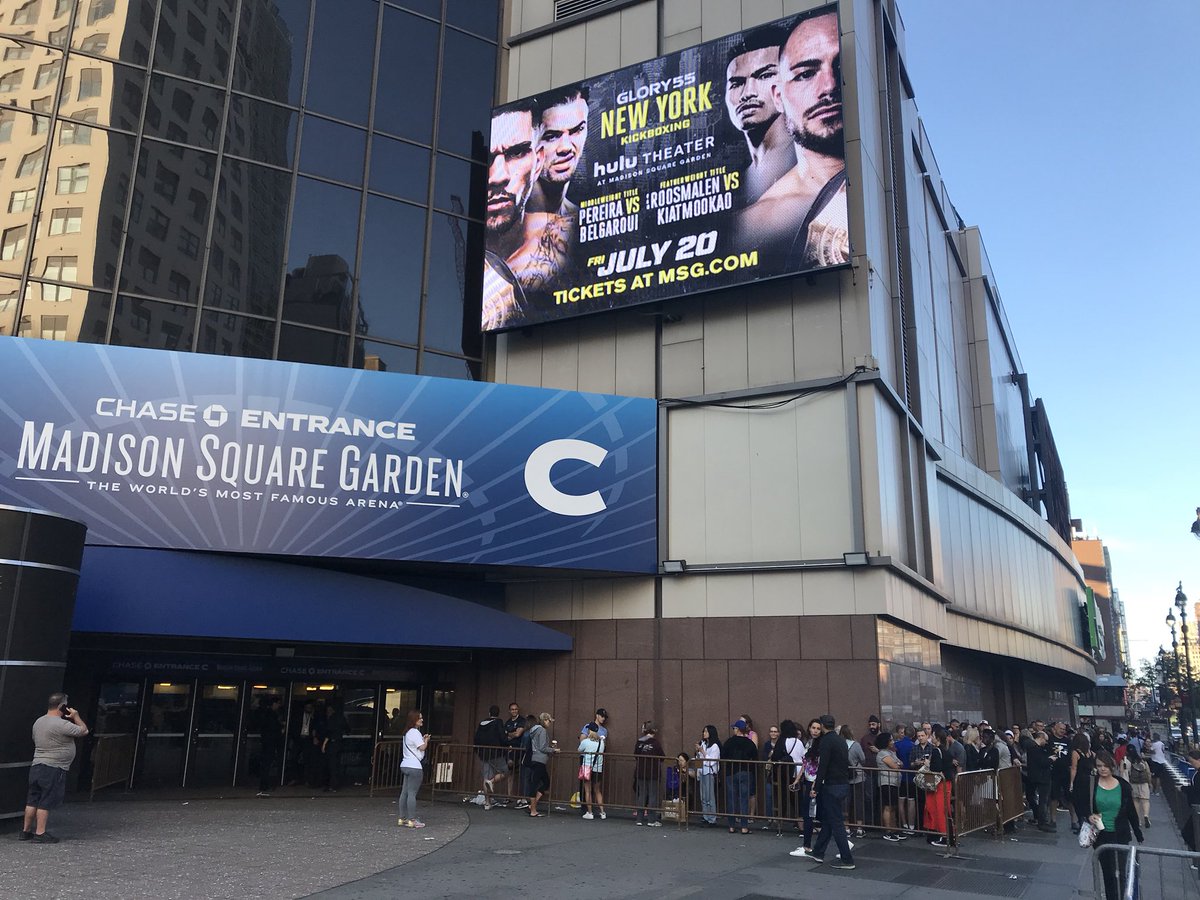 U2Valencia's tweet photo. #U2 inicia esta noche su primer show en @thegarden #U2eiTour #GALine asรญ amanece el #MSG #U2NYC #MadisonSquareGarden https://t.co/cUDZ57tVtD