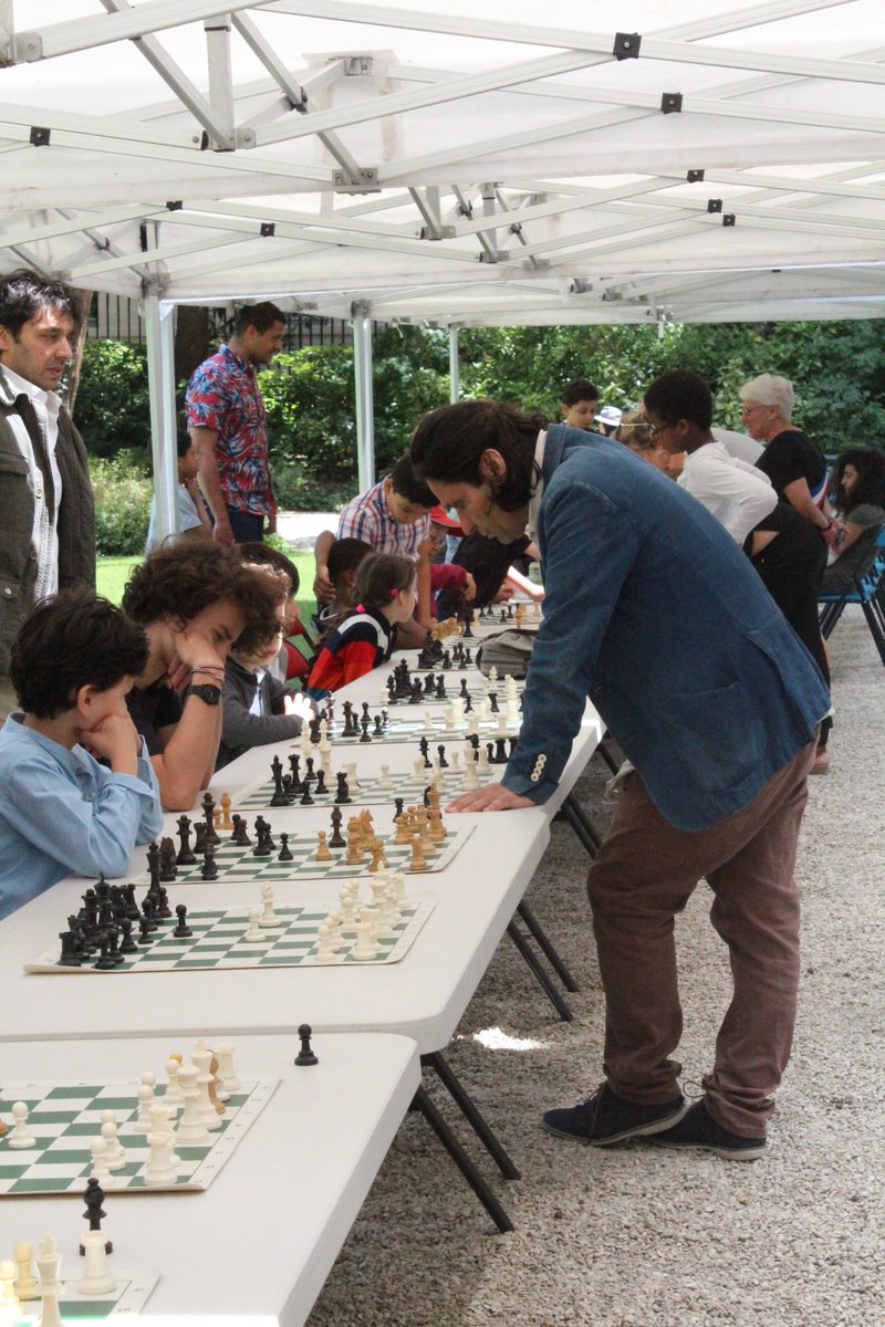 mairie7's tweet image. Remise de médailles et de coupes aux enfants du 7e lors du Tournoi CHESS GARDEN PARTY du 7e @mairie7 @datirachida @JosianeGaude