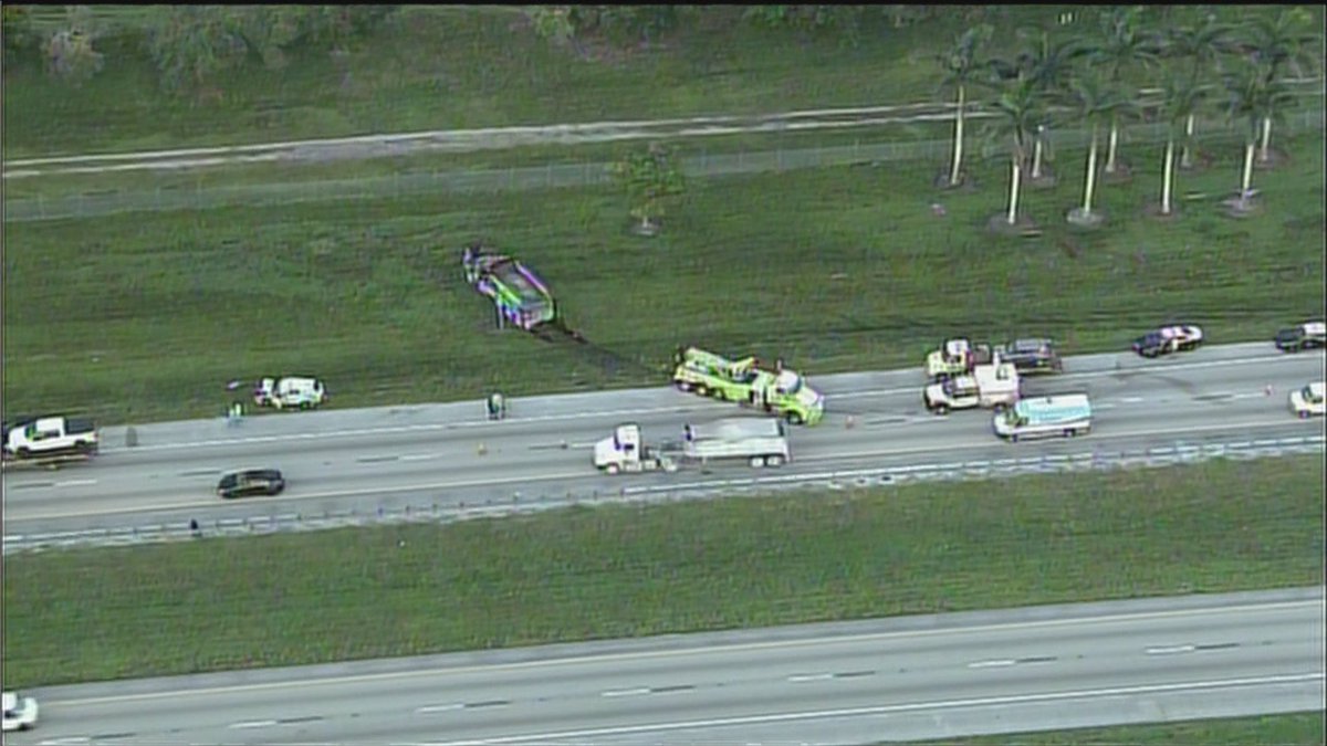 Sunny Isles Beach police officer taken to hospital after Turnpike crash bit.ly/2MUXdG0?utm_so… https://t.co/W0Z5unMWdh