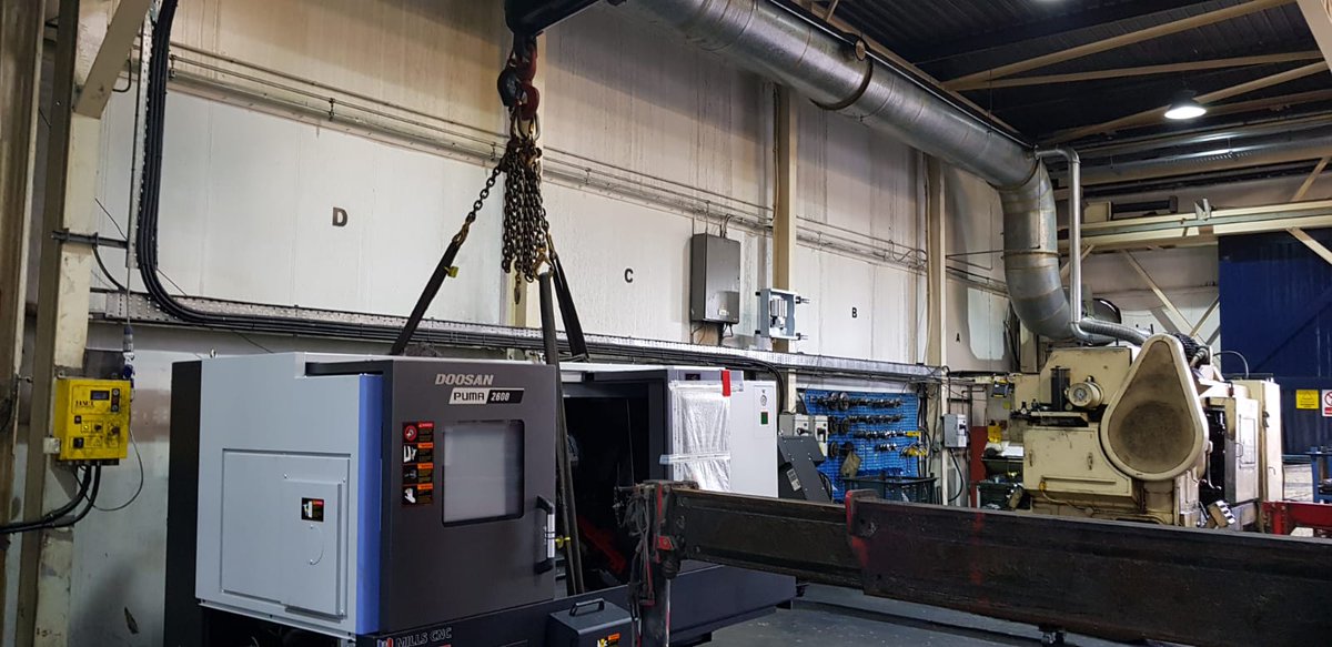 MillsCNC's tweet photo. Well we have been busy haven't we! Lots of machines being delivered to our customers all across the UK and Ireland. Hope you're all having a great Monday and hope you all have a fantastic week! #Doosan #MillsCNC #LikeNoOnElse https://t.co/oF2Ohkx6hb