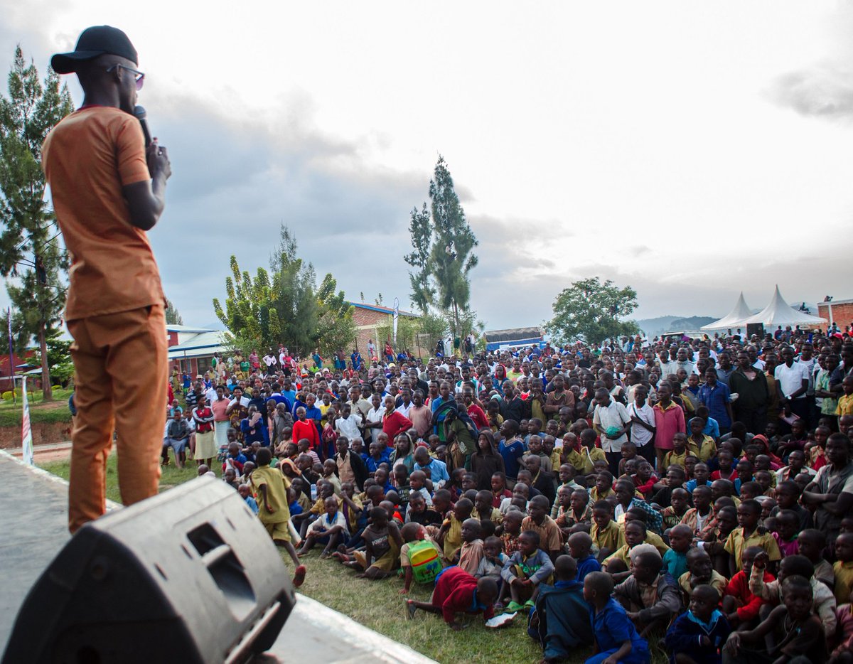 unicefrw's tweet photo. MC Gapapu is in the house. 😎
At each #WCIMV road show, our talented and energetic MC excites and educates the crowd before each #WorldCup match. Watch this space for an exclusive interview with MC Gapapu and how he became a UNICEF and @rbarwanda favourite. https://t.co/xYjuMP3CqN