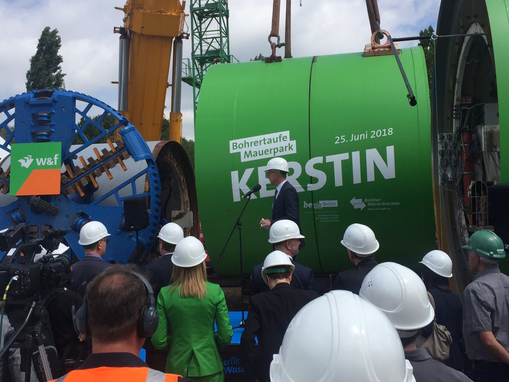 SvenAlex's tweet photo. Los geht's! Unter dem Mauerpark bohrt #Kerstin dann jetzt mal ein etwas größeres Loch... #mauerpark #bohrertaufe https://t.co/aDKKWpLiIh
