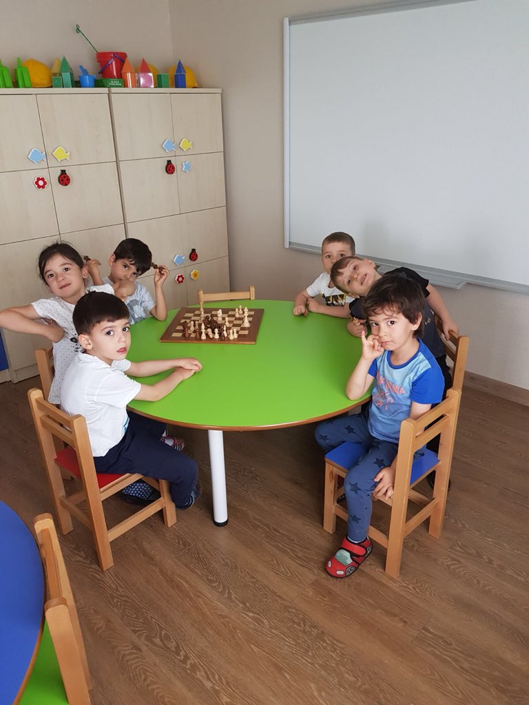 incek_ugur's tweet photo. Santranç Dersimiz #SummerSchool2018 @incek_ugur https://t.co/pUpKDcb7v6