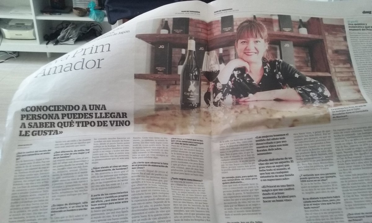 solemontsesole's tweet photo. Ahir la meva germana gran va sortir al #DiaideTarragona ...una entrevista genial . Orgullosa d @EvaPrim1 i @Ronadelles #domonsant #premsa #vi #ecologia #priorat #catwine #fan https://t.co/JZDTixktb6