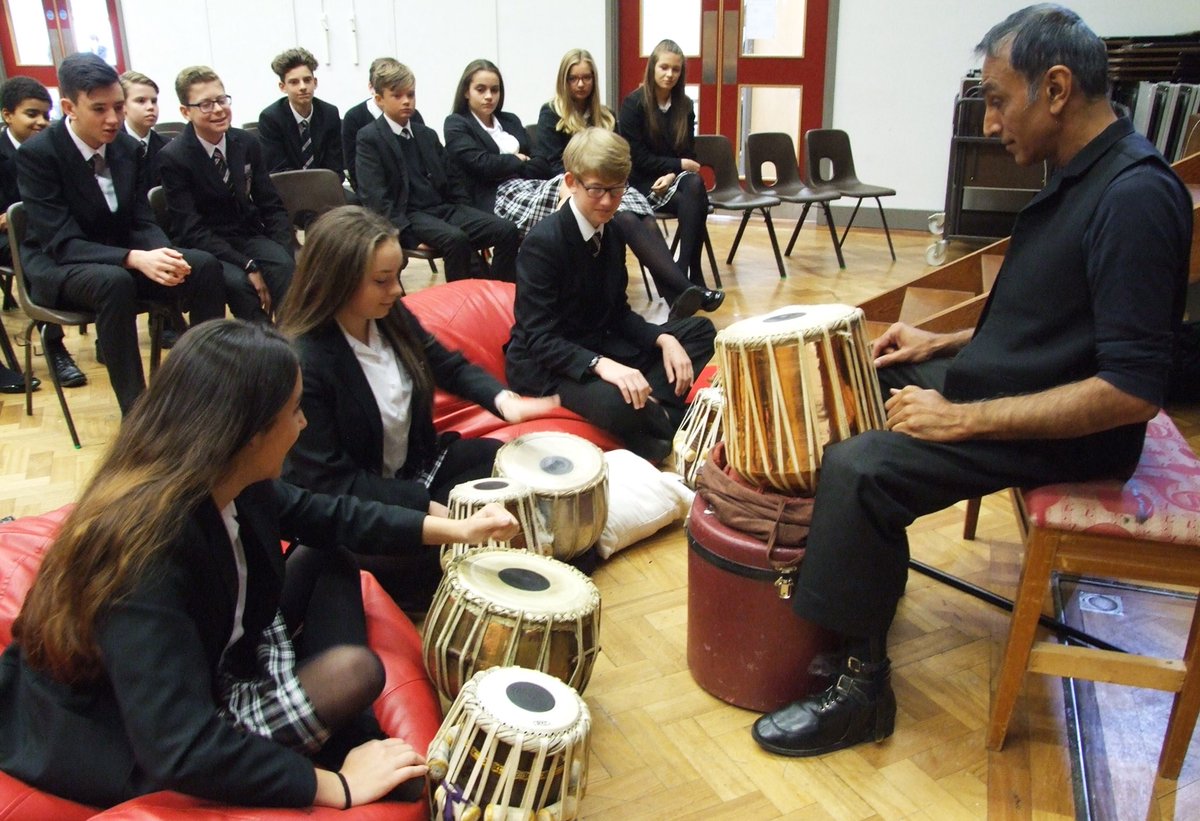 KedaMusicLtd's tweet photo. Happy Monday Tabla-teasers! Sound of the Day returns! We’re looking at the large drum this week kicking off with “Ge”, a closed sound. Have a look at a demo: https://t.co/PJafdRHCuz as always more info on the Strikes and Sounds section https://t.co/zs2lqyBwoq #tabla #demystifying https://t.co/bLsa4Nxs1n