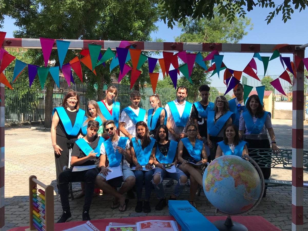 Ace_asamblea's tweet photo. Gran dia!! @Ace_asamblea @IESArcipreste no estamos todos...pero el cariño se siente!! #grandes #escuelasquecambianelmundo #hastapronto 😍😍😍😙😙😙 https://t.co/zouvmK2WjL