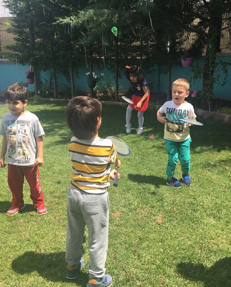incek_ugur's tweet photo. Badminton Oynuyoruz 🏸 #summerschool https://t.co/Wss99jmmym