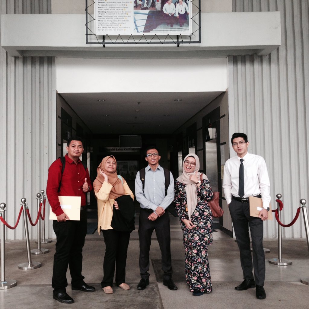 fikaothman's tweet photo. The end of degree life ๐๐ thank you everyone ๐๐ป #doneviva #roadtoconvo https://t.co/tFFiZVpY9K