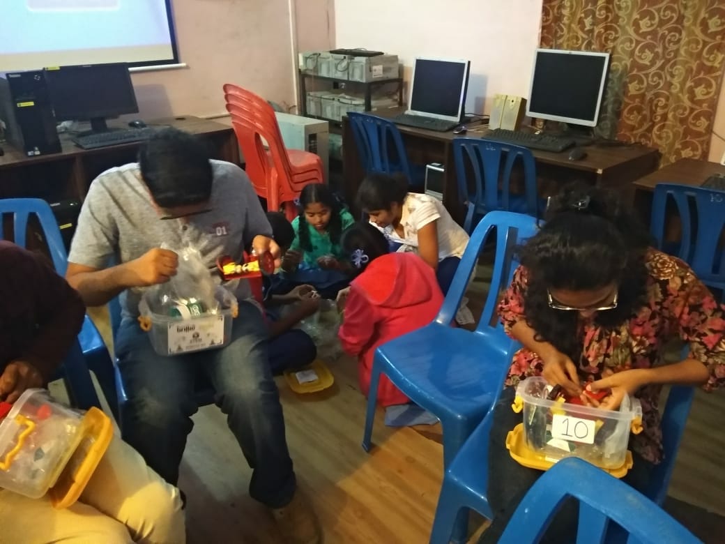 STEMLearning_IN's tweet photo. We are very pleased to announce the Inauguration of First ever Tinker Lab at Jayanagar Govt. High School, Bangalore on 19 June 2018. The program is supported by @Brillio_CSR &amp; facilitated by @Samabhavana 

#TinkerLab #Brillio #CSR #CSRinIndia #CSRinEducation https://t.co/jRwMr2JYM4
