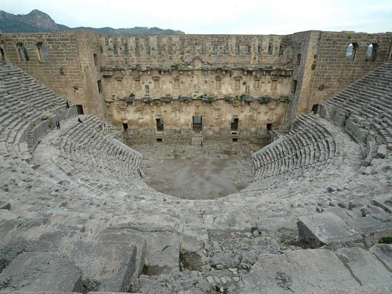 Zenobia_Palmira's tweet photo. Teatro de Aspendo (s.I dC) (Turquía). Considerado uno de los teatros mejor conservados del mundo. Con sus 96m de diámetro y con un impresionante muro de escena de 8.1m totalmente en pie, puede presumir de tener una capacidad de hasta 7000 espectadores. https://t.co/UErLnpAL56