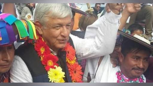 _CLACSO's tweet photo. México necesita un cambio urgente. Y ese cambio se llama Andrés Manuel López Obrador. Acabar con la violencia, la pobreza, la corrupción y la expropiación privada de los bienes públicos. Acabar con los privilegios de las élites. @_CLACSO grita #AMLOPresidente. Estamos con México. https://t.co/rC3ll5rtht