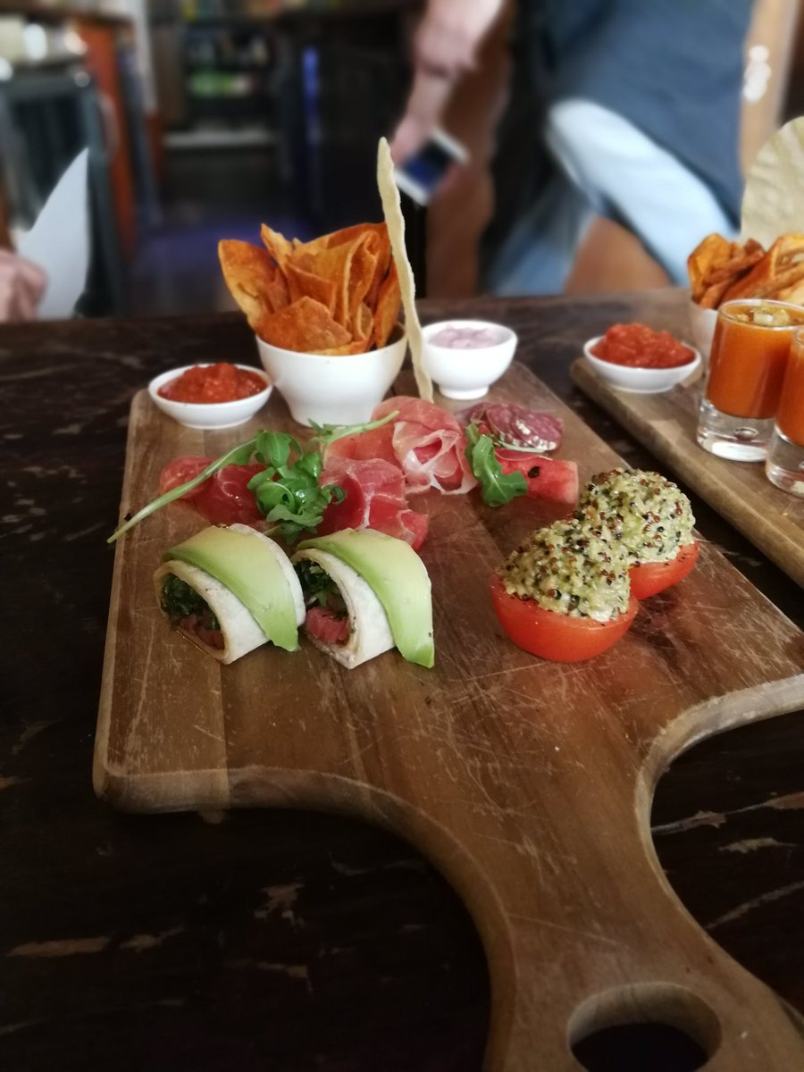Deze week hebben we op woensdag een Stathe Sessie met de Nederlandstalige popmuziek van WOLKEN en kun je zaterdagavond uit je dak gaan bij de energieke popmuziek van JAYA.

Én vergeet niet dat we een nieuwe kaart hebben! Wat denk je bijvoorbeeld van dit heerlijke plateau?