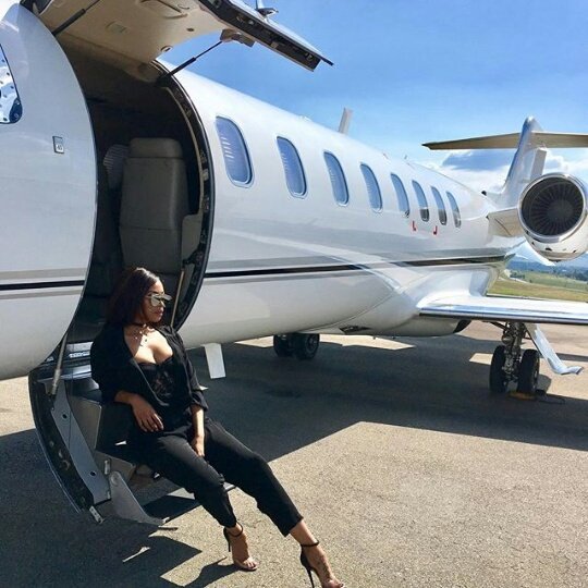 Iamsouthafrica1's tweet photo. Raise your hand if u like Bonang if you don't, raise your standards 
#31YearsOfBonang 👑👑 https://t.co/hy63io3TY2
