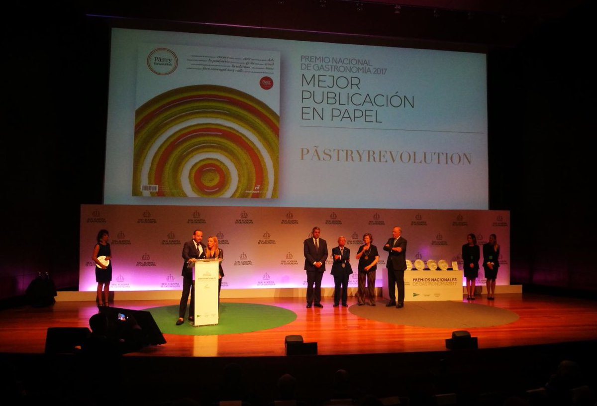 PastryRev's tweet photo. PãstryRevolution es Premio Nacional de Gastronomía. @GuillerminaBrav @JaviAntoja: “A los profesionales, al equipo @JavierAntoja @lua_m_m @PalomoRene y a @jordirocasan por su #Anarkia. Vamos a partir el premio, también es de Jordi”. https://t.co/sTgmmNMlzN