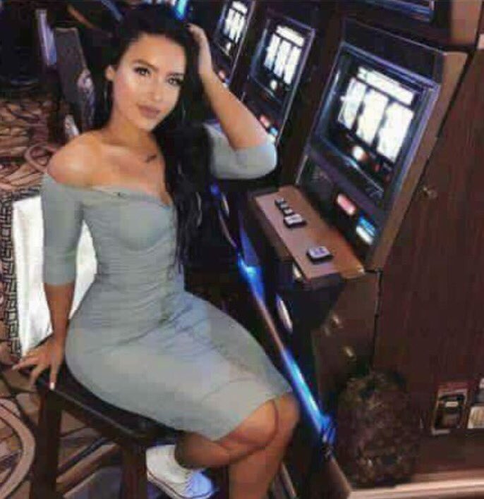 LadsTrend's tweet photo. Fellas, you just won $20k in slots and this random girl next to you says “ what are we doing with the winnings? 🤗” what you tell her? 🤔                      Me: Instakik .com https://t.co/T5BbpB3QjZ