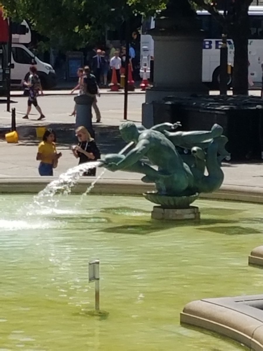 NatLover109's tweet photo. A lovely afternoon to enjoy Trafalgar Square 😊 https://t.co/gJENmfb4HF