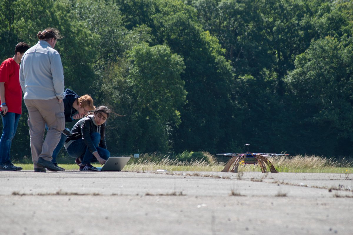 EirSpaceEM's tweet photo. L'équipe Drone d'@EirSpaceEM a participé ce week-end au Concours Drones organisé par @PlaneteSciences et @SAFRAN et a obtenu la troisième place avec Ikran ! Merci à tous pour l'organisation et bravo aux équipes de l'ESTACA et de l'EPITA pour leur travail ! #concoursdrones https://t.co/mMQRg9iN4r