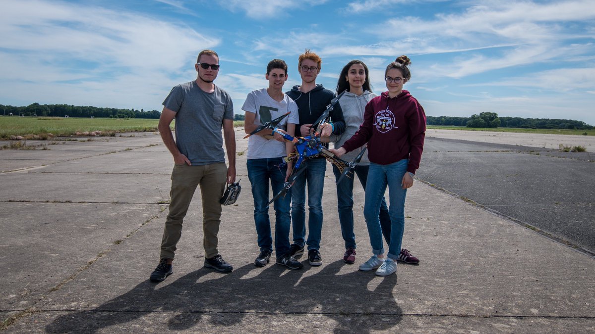 EirSpaceEM's tweet photo. L'équipe Drone d'@EirSpaceEM a participé ce week-end au Concours Drones organisé par @PlaneteSciences et @SAFRAN et a obtenu la troisième place avec Ikran ! Merci à tous pour l'organisation et bravo aux équipes de l'ESTACA et de l'EPITA pour leur travail ! #concoursdrones https://t.co/mMQRg9iN4r