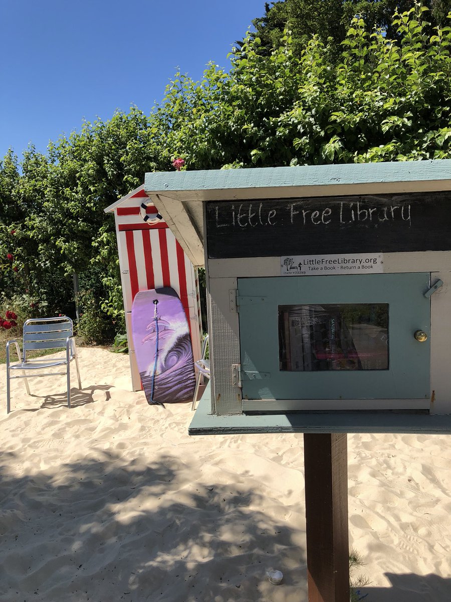 Discovered this adorable <a href="/LtlFreeLibrary/">Little Free Library®</a> on the beach <a href="/MECCambridge/">Murray Edwards College</a> this morning!